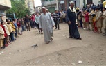 في مشهد مهيب..  تلاميذ بكفر الشيخ يصطفون لتوديع معلمتهم إلي مثواها الأخير