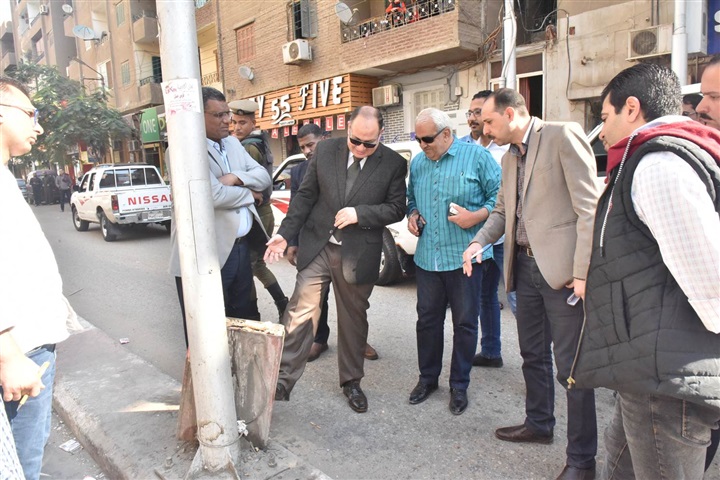 محافظ أسيوط يفاجىء العاملين بمحطة السكة الحديد ويحيل مخالفات القمامة بحى غرب الى الشئون القانونية والنيابة الادارية