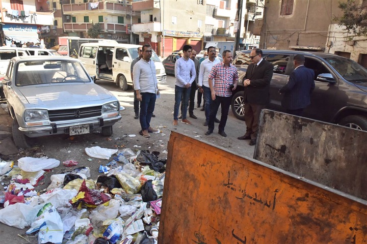 محافظ أسيوط يفاجىء العاملين بمحطة السكة الحديد ويحيل مخالفات القمامة بحى غرب الى الشئون القانونية والنيابة الادارية