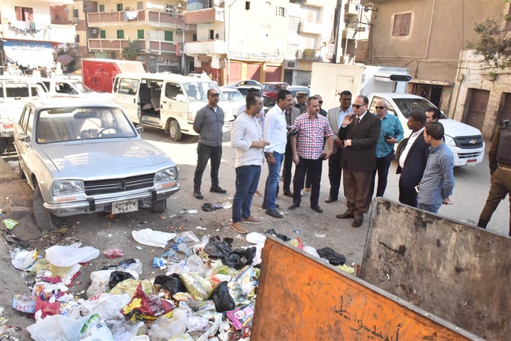 محافظ أسيوط يفاجىء العاملين بمحطة السكة الحديد ويحيل مخالفات القمامة بحى غرب الى الشئون القانونية والنيابة الادارية