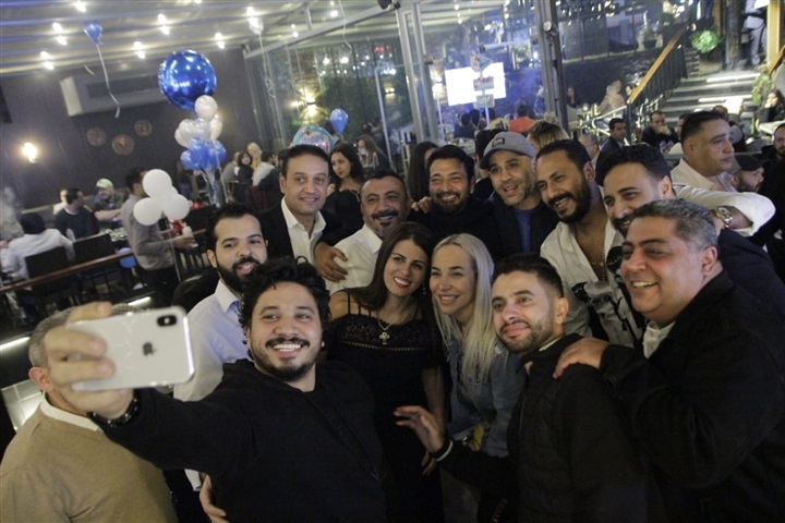 شاهد.. بحضور نخبة من النجوم إحتفالية ضخمة بعيد ميلاد الكابو حميد الشاعري شاهد.. بحضور نخبة من النجوم إحتفالية ضخمة بعيد ميلاد الكابو حميد الشاعري