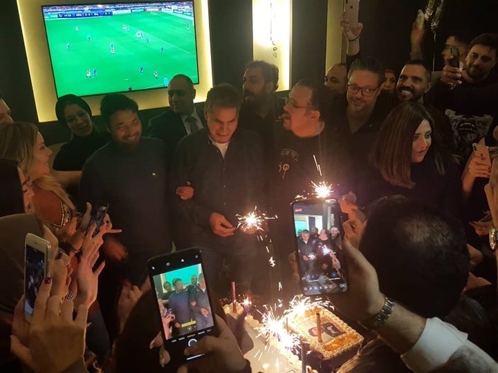 شاهد.. بحضور نخبة من النجوم إحتفالية ضخمة بعيد ميلاد الكابو حميد الشاعري شاهد.. بحضور نخبة من النجوم إحتفالية ضخمة بعيد ميلاد الكابو حميد الشاعري