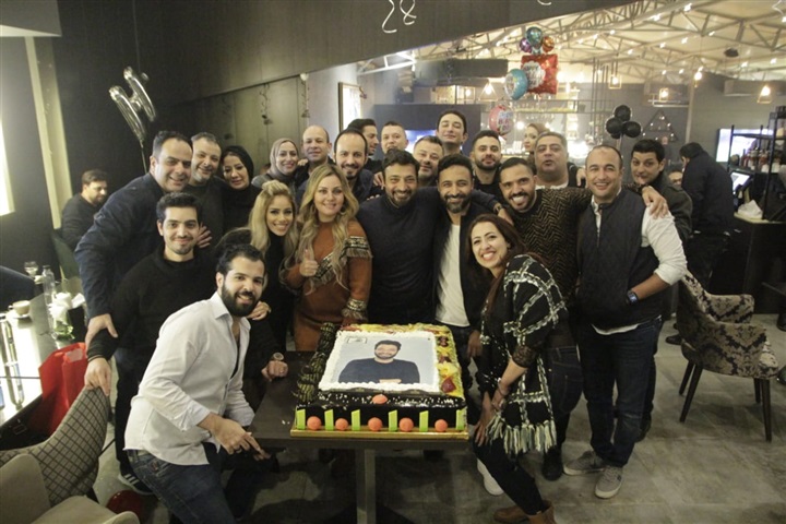 شاهد.. بحضور نخبة من النجوم إحتفالية ضخمة بعيد ميلاد الكابو حميد الشاعري شاهد.. بحضور نخبة من النجوم إحتفالية ضخمة بعيد ميلاد الكابو حميد الشاعري