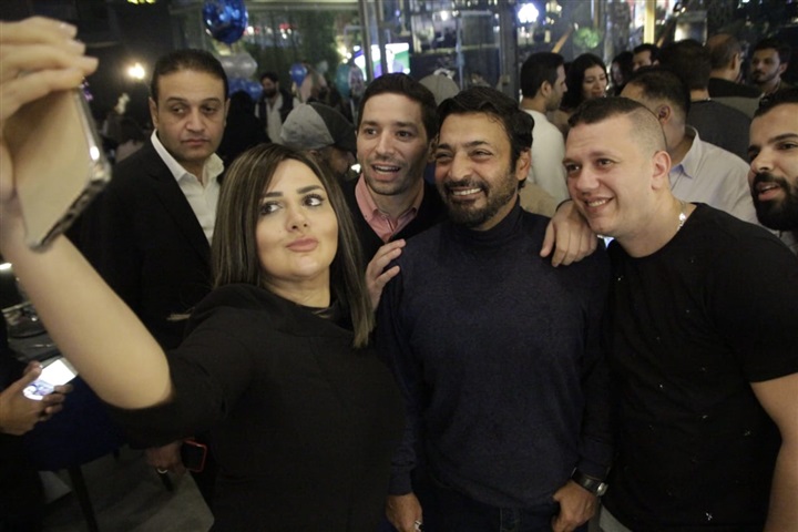 شاهد.. بحضور نخبة من النجوم إحتفالية ضخمة بعيد ميلاد الكابو حميد الشاعري شاهد.. بحضور نخبة من النجوم إحتفالية ضخمة بعيد ميلاد الكابو حميد الشاعري