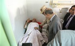 محافظ كفر الشيخ وقائد المنطقة الشمالية يطمئنان على طالب أصيب أثناء التدريب