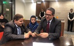 العنانى يستقبل الطفل علي الذي حلمه أن يصبح عالما للآثار