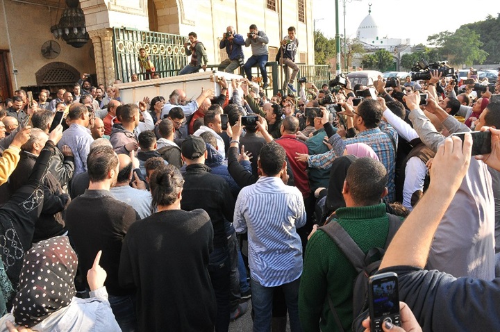 تشييع جثمان شعبان عبد الرحيم ومحمد خيري تشييع جثمان شعبان عبد الرحيم ومحمد خيري