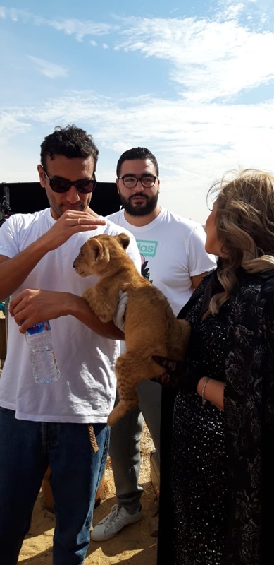 بالصور.. كواليس تصوير "عائلة الحلو" إعلان لإحدى أكبر شركات الاتصال بالعالم  