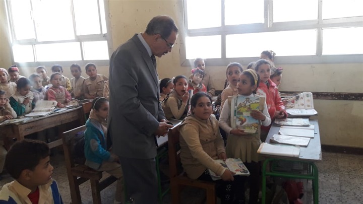 بالصور.. محافظ كفر الشيخ يتفقد عدد من المدارس والمنشأت الخدمية بقرية إسحاقة 