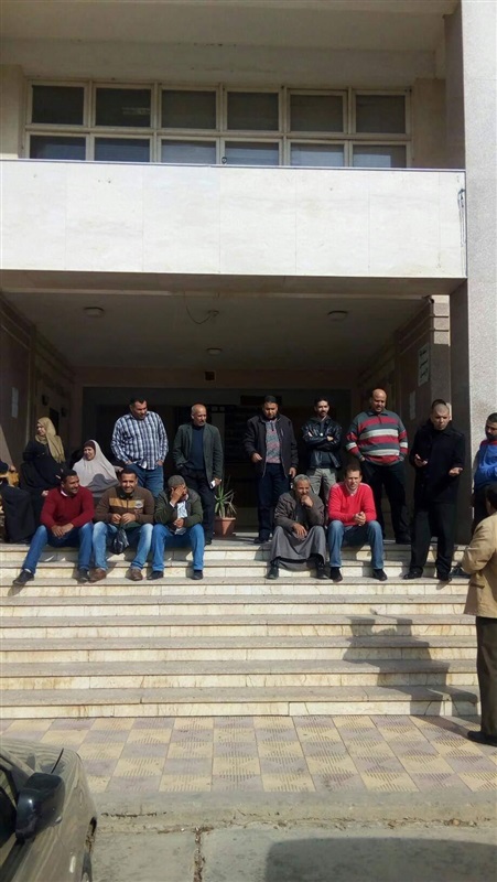 وقفة احتجاجية للعاملين بالجامعة العمالية بكفر الشيخ لتأخر صرف رواتبهم