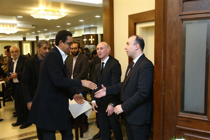 بالصور.. الفخراني وأشرف زكي ومجدي احمد علي والهام شاهين في نهاية عزاء سمير سيف بالصور.. الفخراني وأشرف زكي ومجدي احمد علي والهام شاهين في نهاية عزاء سمير سيف