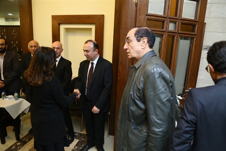 بالصور.. الفخراني وأشرف زكي ومجدي احمد علي والهام شاهين في نهاية عزاء سمير سيف بالصور.. الفخراني وأشرف زكي ومجدي احمد علي والهام شاهين في نهاية عزاء سمير سيف