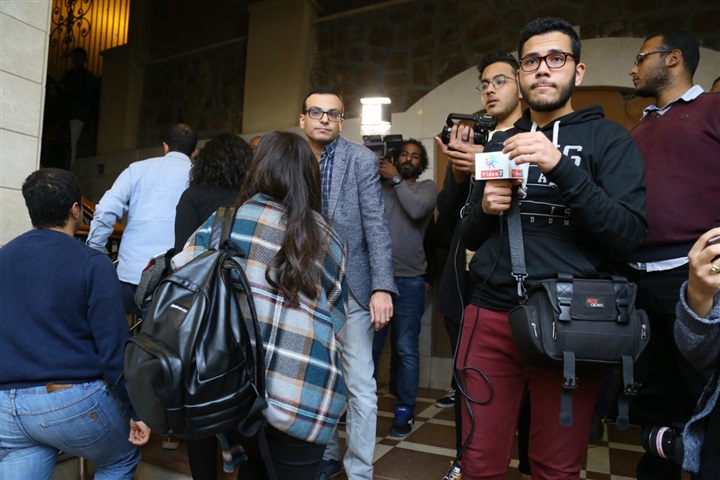 بالصور.. الفخراني وأشرف زكي ومجدي احمد علي والهام شاهين في نهاية عزاء سمير سيف بالصور.. الفخراني وأشرف زكي ومجدي احمد علي والهام شاهين في نهاية عزاء سمير سيف
