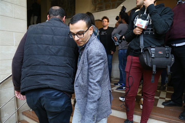 بالصور.. الفخراني وأشرف زكي ومجدي احمد علي والهام شاهين في نهاية عزاء سمير سيف بالصور.. الفخراني وأشرف زكي ومجدي احمد علي والهام شاهين في نهاية عزاء سمير سيف