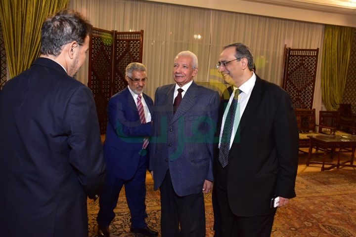 وزير العدل الأسبق: مواجهة التزييف لاتقتصر على التشريع فقط