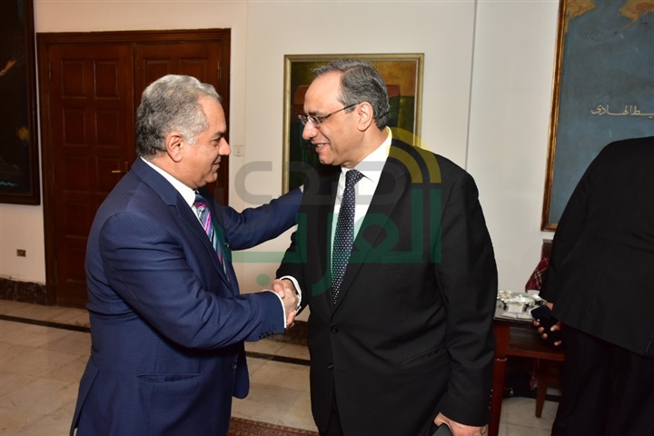وزير العدل الأسبق: مواجهة التزييف لاتقتصر على التشريع فقط