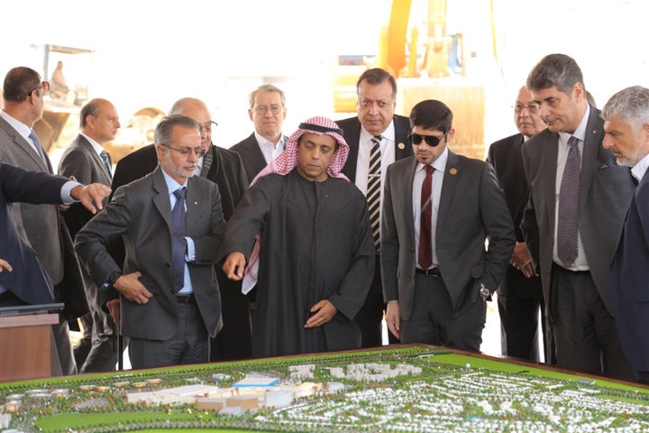 باستثمارات ملياري جنيه والافتتاح في 2022 "عمر الفطيم" يضع حجر أساس "فستيفال أفينو" باستثمارات ملياري جنيه والافتتاح في 2022 "عمر الفطيم" يضع حجر أساس "فستيفال أفينو"