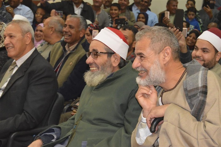 بالصور.. محافظ المنيا يكرم "ولاد البلد"