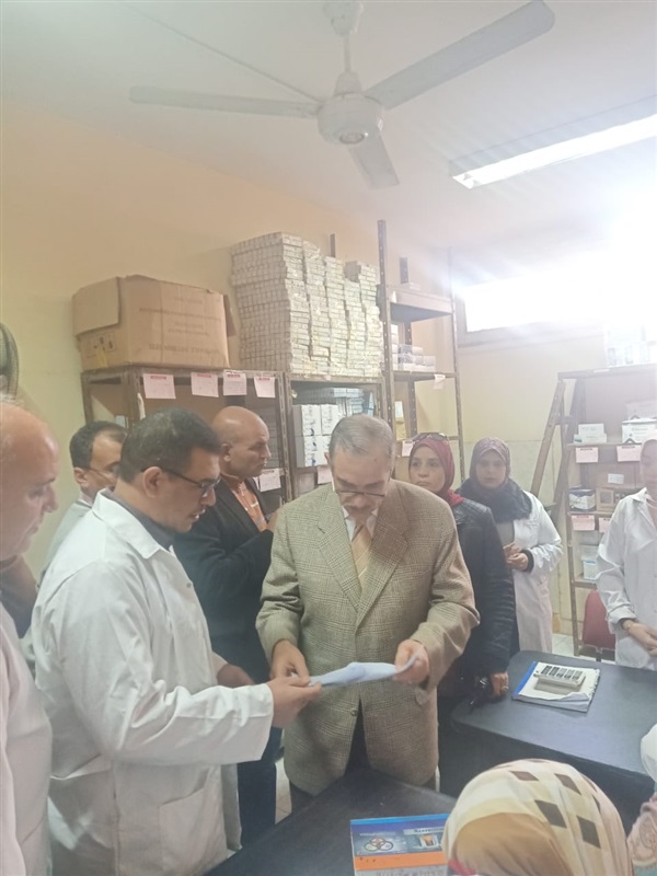 محافظ كفر الشيخ يقرر تكريم طبيب وممرضة بمستشفي سيدي سالم