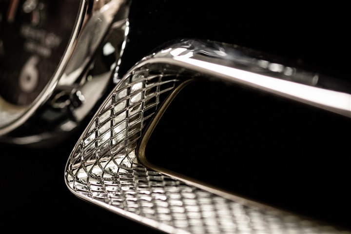 Flying Spur الجديدة بالتفصيل: قصّة النقش الماسي Flying Spur الجديدة بالتفصيل: قصّة النقش الماسي