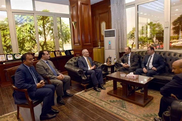 بالصور.. محافظ الأقصر يشيد بجهود الشركة وتوصيل الغاز لـ 57 ألف عميل