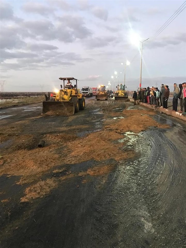 بالصور.. انقلاب مقطورة محملة بمواد بترولية في كفر الشيخ بالصور.. انقلاب مقطورة محملة بمواد بترولية في كفر الشيخ