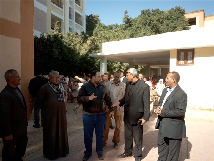 بالصور.. رئيس مدينة البدارى يتابع استعدادات مدرسة "أم المؤمنين" لإستقبال العرض المسرحي "ولاد البلد" السبت القادم بالصور.. رئيس مدينة البدارى يتابع استعدادات مدرسة "أم المؤمنين" لإستقبال العرض المسرحي "ولاد البلد" السبت القادم
