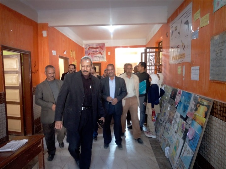بالصور.. رئيس مدينة البدارى يتابع استعدادات مدرسة "أم المؤمنين" لإستقبال العرض المسرحي "ولاد البلد" السبت القادم بالصور.. رئيس مدينة البدارى يتابع استعدادات مدرسة "أم المؤمنين" لإستقبال العرض المسرحي "ولاد البلد" السبت القادم