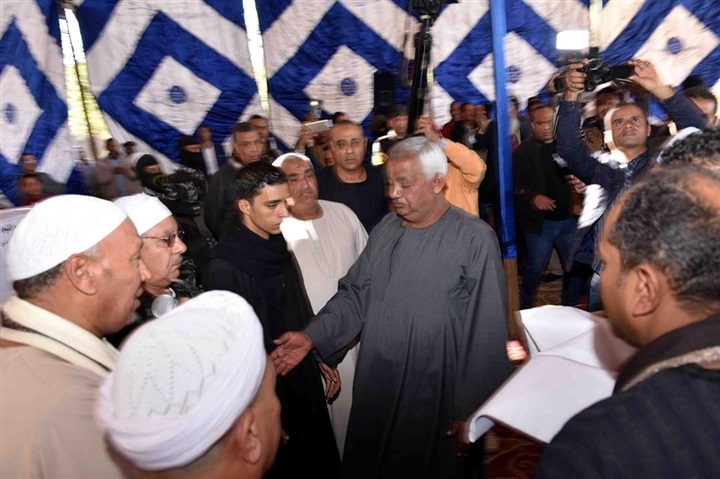بالصور.. سكرتير عام مساعد الأقصر يشهد إنهاء خصومة ثأرية بين عائلتين 