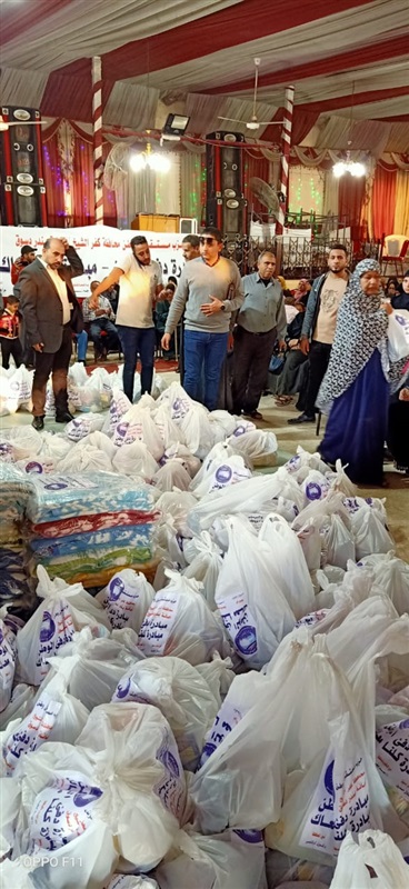 بالصور.. مستقبل وطن يوزع 250 بطانية ومواد غذائية فى كفر الشيخ