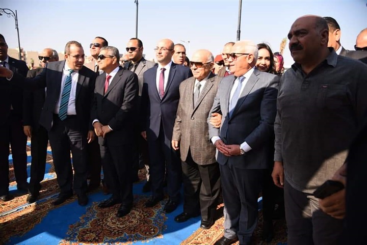 محافظ بورسعيد ورئيس هيئة قناة السويس يفتتحان الممشى السياحي الجديد في بورسعيد