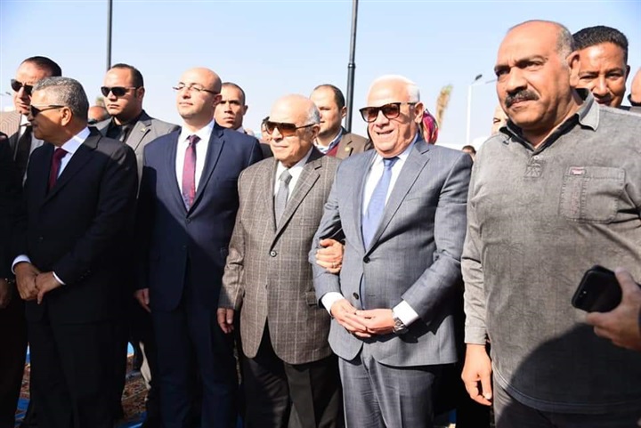 محافظ بورسعيد ورئيس هيئة قناة السويس يفتتحان الممشى السياحي الجديد في بورسعيد