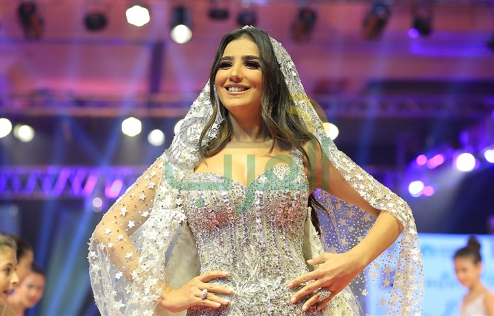 بالصور .. مي عمر تتألق بأغلى فستان زفاف في العالم قيمته ١٥ مليون دولار بالصور .. مي عمر تتألق بأغلى فستان زفاف في العالم قيمته ١٥ مليون دولار