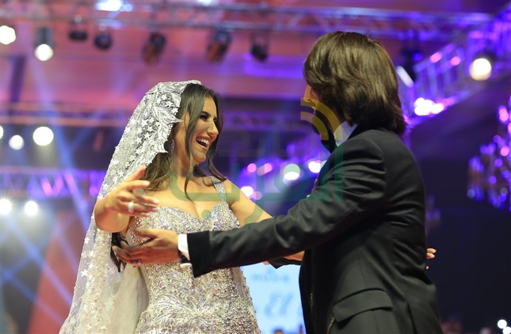 بالصور .. مي عمر تتألق بأغلى فستان زفاف في العالم قيمته ١٥ مليون دولار بالصور .. مي عمر تتألق بأغلى فستان زفاف في العالم قيمته ١٥ مليون دولار