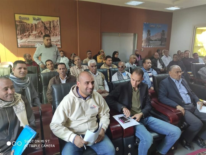 بالصور.. السكرتير العام المساعد لمحافظة الأقصر يستمع لشكاوى أهالى مركز القرنة
