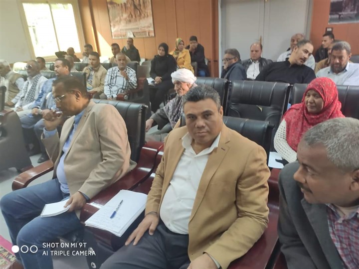 بالصور.. السكرتير العام المساعد لمحافظة الأقصر يستمع لشكاوى أهالى مركز القرنة