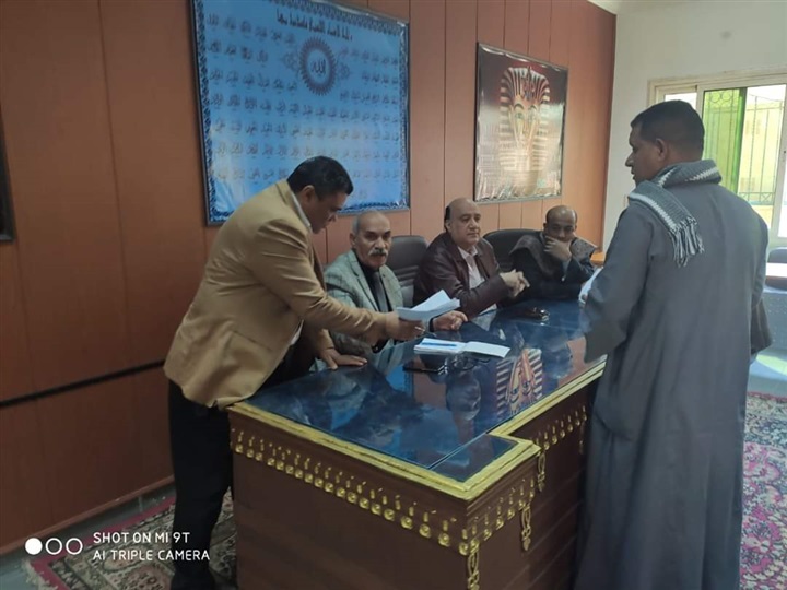 بالصور.. السكرتير العام المساعد لمحافظة الأقصر يستمع لشكاوى أهالى مركز القرنة