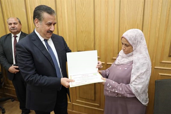 محافظ المنوفية يكرم 5 من موظفي الديوان العام لبلوغهم سن المعاش