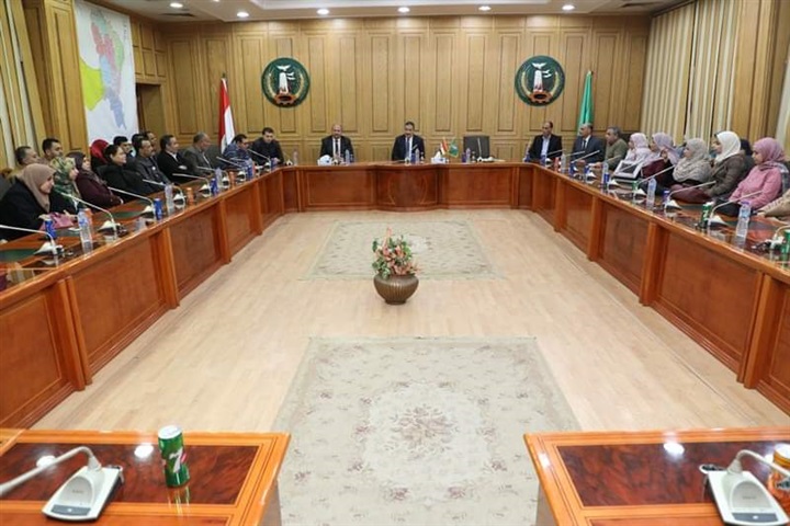 محافظ المنوفية يكرم 5 من موظفي الديوان العام لبلوغهم سن المعاش