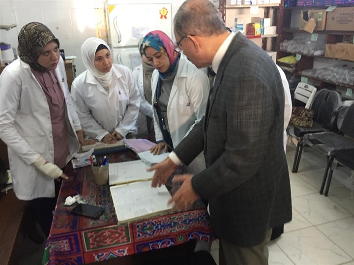 بالصور.. محافظ كفر الشيخ يقرر تكريم معلمة وطالب بمدرسة النور للمكفوفين ويكلف بإعادة بناء المدرسة