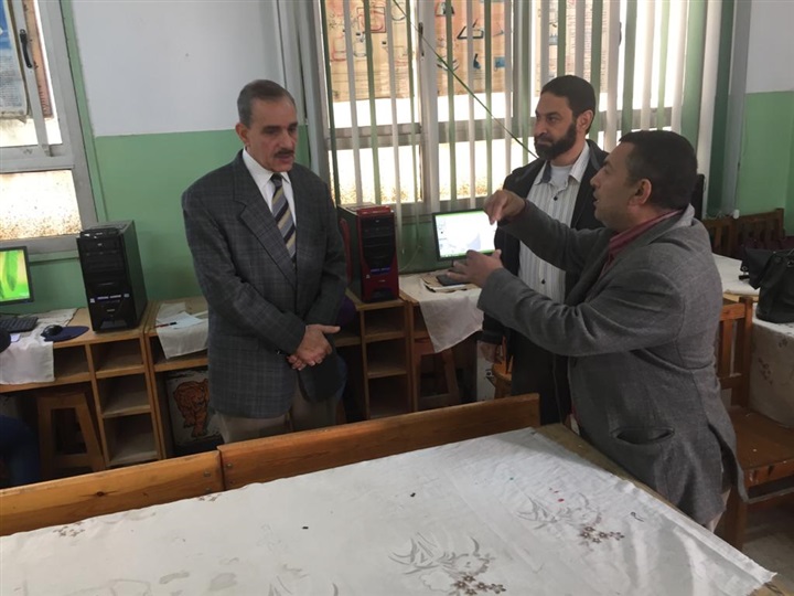 بالصور.. محافظ كفر الشيخ يقرر تكريم معلمة وطالب بمدرسة النور للمكفوفين ويكلف بإعادة بناء المدرسة