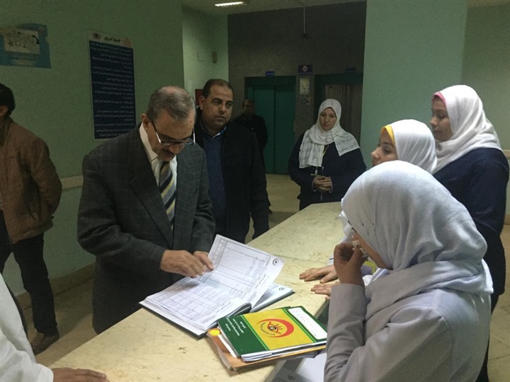 بالصور.. محافظ كفر الشيخ يقرر تكريم معلمة وطالب بمدرسة النور للمكفوفين ويكلف بإعادة بناء المدرسة