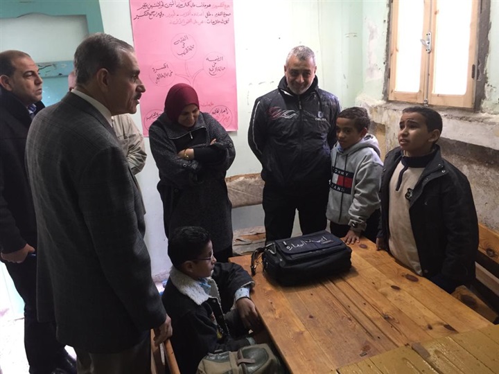 بالصور.. محافظ كفر الشيخ يقرر تكريم معلمة وطالب بمدرسة النور للمكفوفين ويكلف بإعادة بناء المدرسة