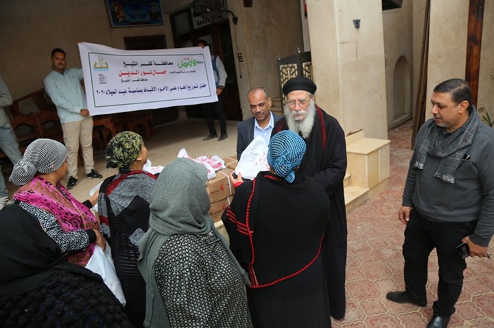 بالصور.. أرومان كفر الشيخ توزع طن لحوم علي الأقباط احتفالا بعيد الميلاد