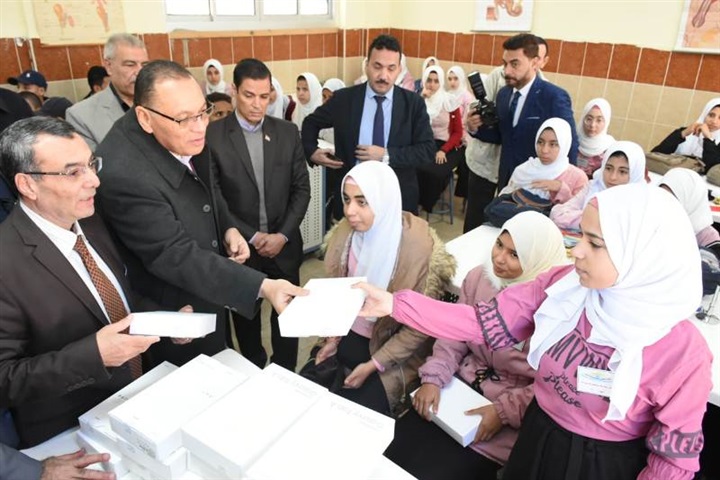 محافظ الشرقية يفتتح مدرسة إبراهيم الأمين الثانوية المشتركة بالحجازية بتكلفة 4 مليون جنيه 