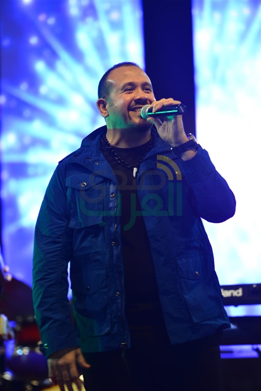 بالصور.. هشام عباس يبدأ حفل كايرو فيستيفال سيتي مول بأغنية "ماتبطليش" بالصور.. هشام عباس يبدأ حفل كايرو فيستيفال سيتي مول بأغنية "ماتبطليش"