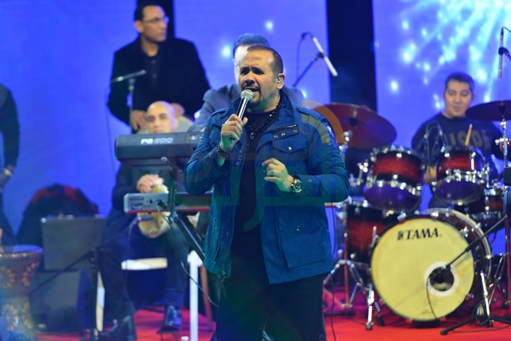 بالصور.. هشام عباس يبدأ حفل كايرو فيستيفال سيتي مول بأغنية "ماتبطليش" بالصور.. هشام عباس يبدأ حفل كايرو فيستيفال سيتي مول بأغنية "ماتبطليش"