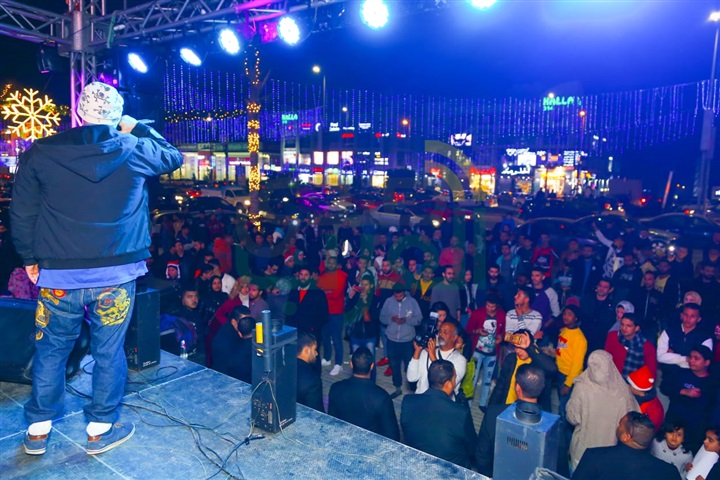 بالصور.. "ناصر أبو لافي" و"سبايسي ميكس" يشعلون حفل رأس السنة في "لايت ووك" بالقاهرة الجديدة 