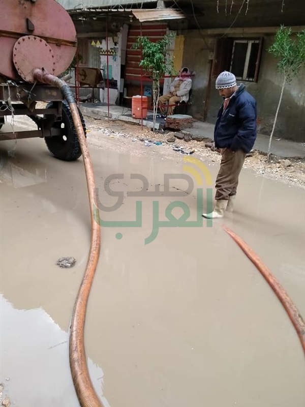 بالصور.. التنفيذيين وانتشار للمعدات بشوارع مراكز كفر الشيخ لمواجهة الأمطار وشفط تجمعات المياه