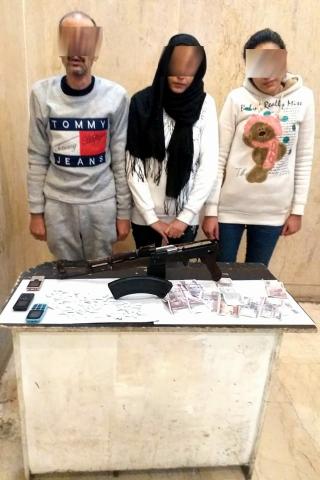  بالصور.. أمن القاهرة يضبط ١٧ قطعة  سلاح نارى و١٤ قضية إتجار في المخدرات بحمله مكبره بحلوان